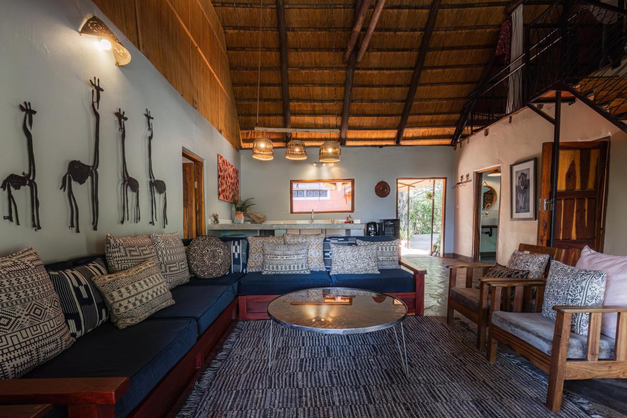 Chundukwa River Lodge - Self Catering House Ливингстон Экстерьер фото