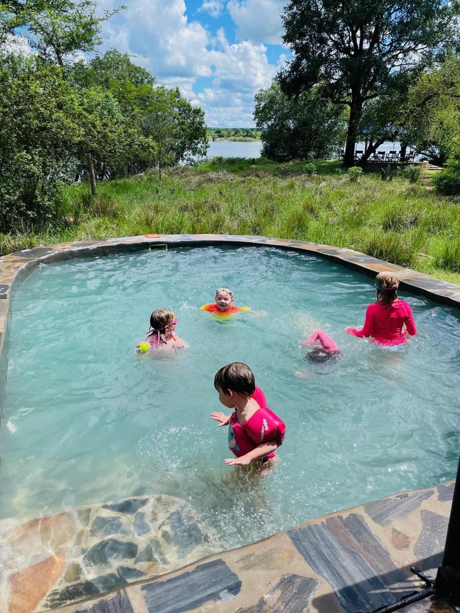 Chundukwa River Lodge - Self Catering House Ливингстон Экстерьер фото